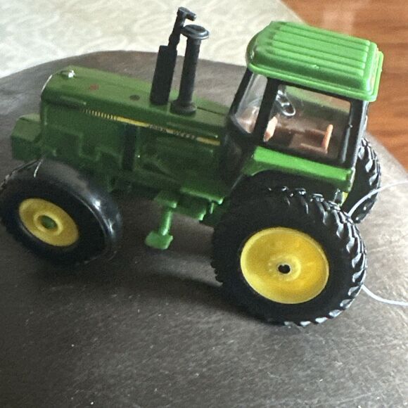 John Deere, Ertl, Farm Toy Tractor 46574 Agriculture Enclosed Window Cab 4WD - Picture 11 of 15